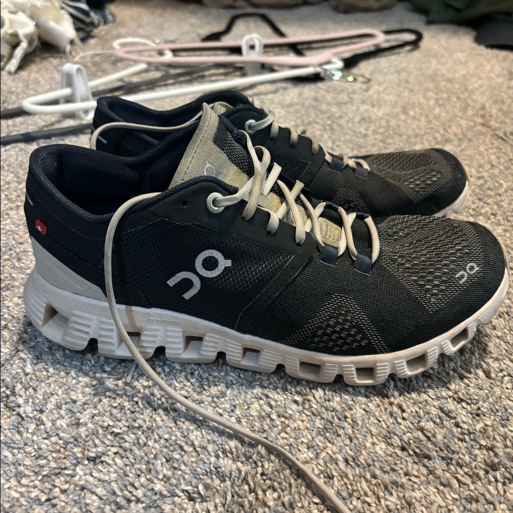 On Cloud Womens size 7.5 shoes